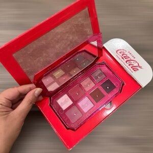 Coca Cola Glamlite Palette for Face and Body 8 Shades Palette